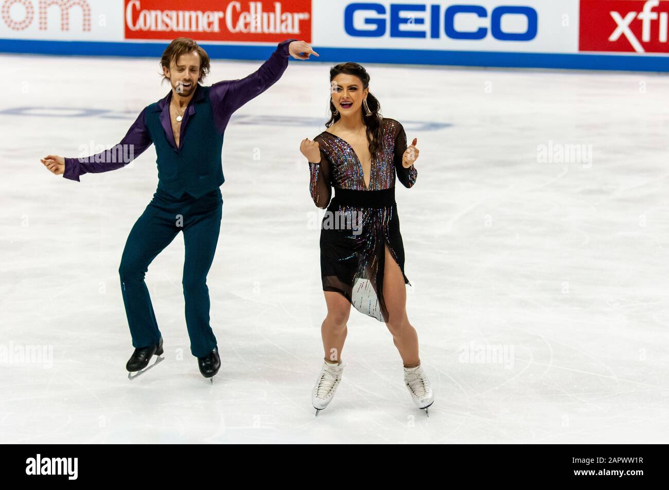 Greensboro, Carolina Del Nord, Stati Uniti. 24th Gen 2020. 24 gennaio 2020" GREENSBORO, N.C., USA - KAITLIN HAWAYEK e JEAN-LUC BAKER di East Aurora, New York ed Edmonds, Washington, competono nel Campionato Rhythm Dance durante il 2020 Toyota U.S. Figure Skating Championship al Greensboro Coliseum. I Campionati statunitensi sono la competizione finale di qualificazione prima che la U.S. Figure Skating denomini il 2020 World Figure Skating Team e il 2020 Four Continents Figure Skating Team. Credito: Timothy L. Hale/Zuma Wire/Alamy Live News Foto Stock