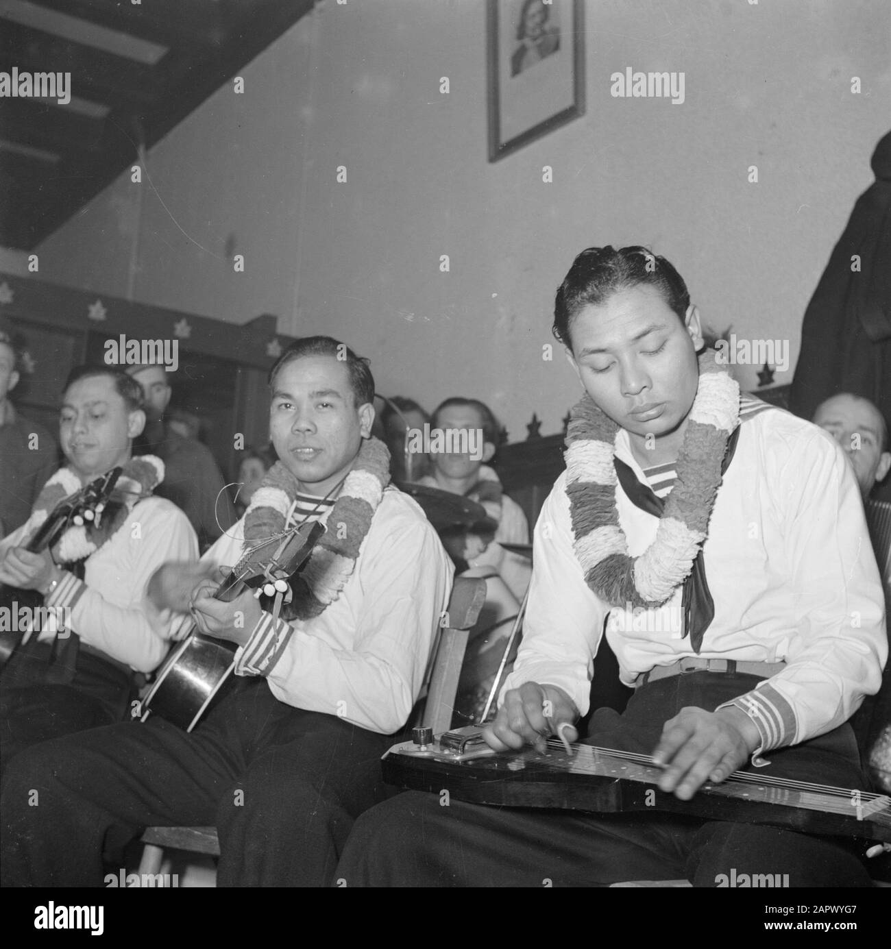 Reportage Marine Orchestra con chitarristi indiani Data: 1939 Parole Chiave: Marino, musicisti Foto Stock