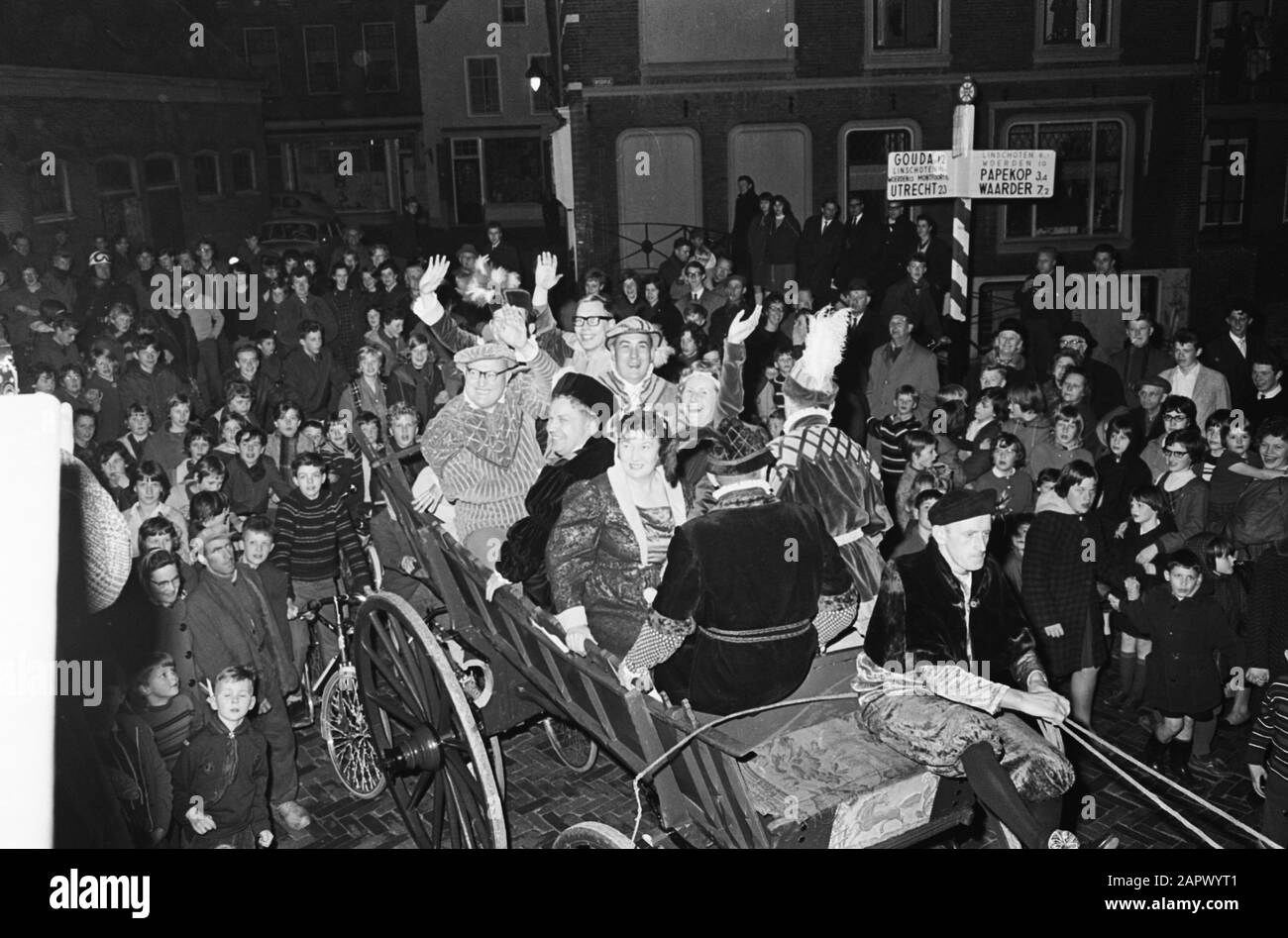 Città di Oudewater 700 anni, la popolazione in abbigliamento dal 1265 Data: 30 Marzo 1965 luogo: Oudewater Parole Chiave: Anniversari Foto Stock