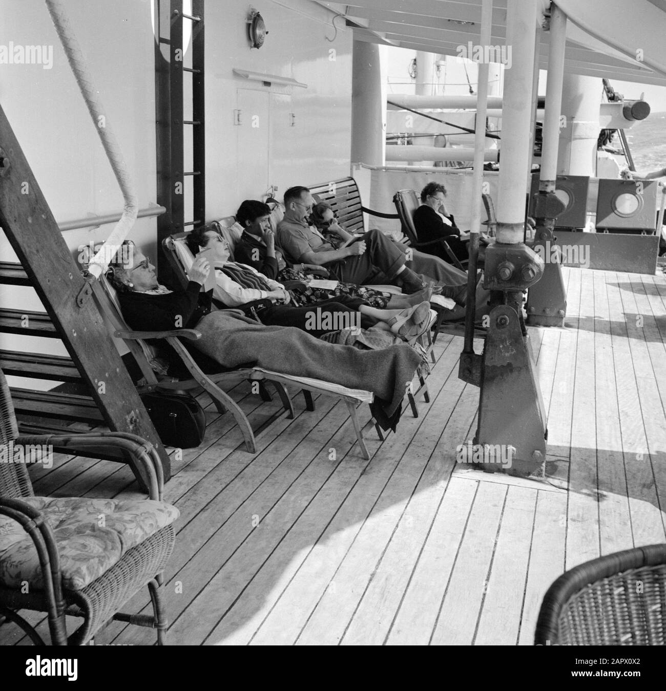 Antille Olandesi e Suriname al momento della visita reale della Regina Juliana e del Principe Bernhard nel 1955 Passeggeri a bordo della ms. Nestor sulla sua strada per Suriname. Secondo fronte Sig.ra Van de Poll Data: 1 ottobre 1955 Parole Chiave: Passeggeri, navi Nome personale: Poll-Eschen, Hildegard van de Foto Stock