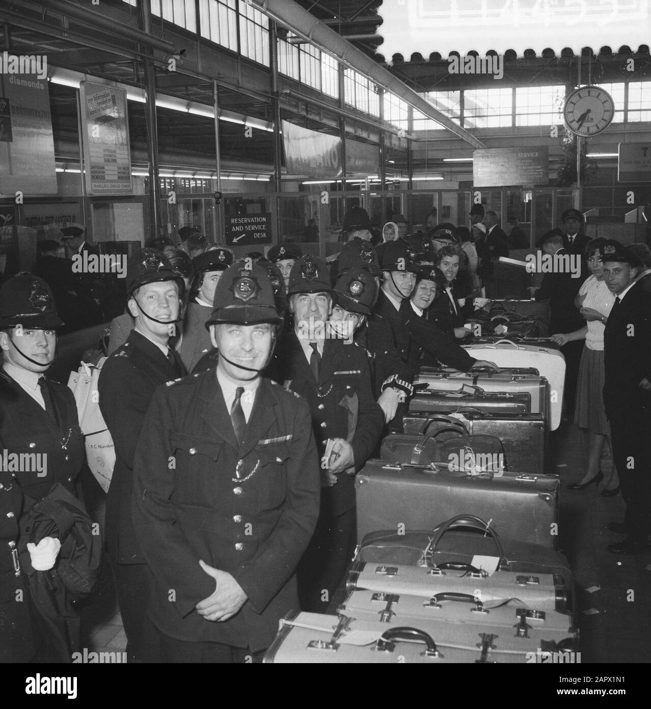 London Bobbys ON per 4 giorni Data: 22 luglio 1960 Foto Stock