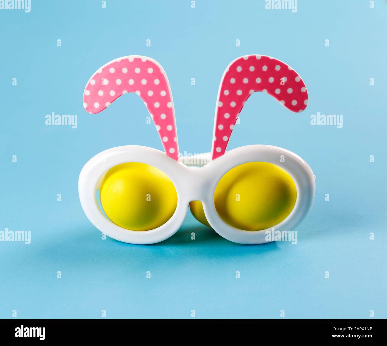 Bicchieri di coniglio di Pasqua. Concetto di Pasqua Foto Stock