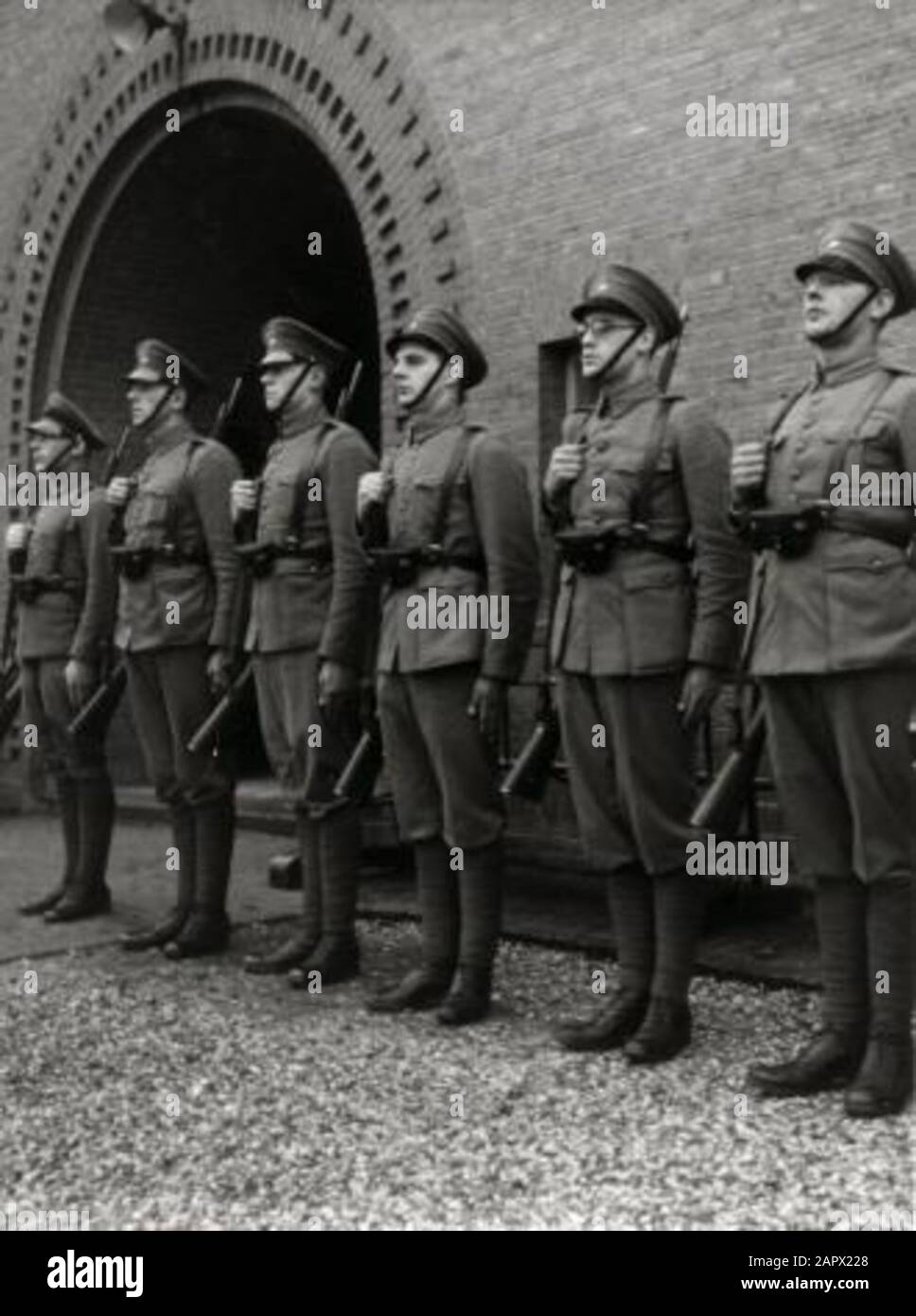Esercito olandese, truppe coloniali. Guardia armata della Riserva coloniale sulle caserme di Nijmegen. Paesi Bassi, 1939. Foto Stock