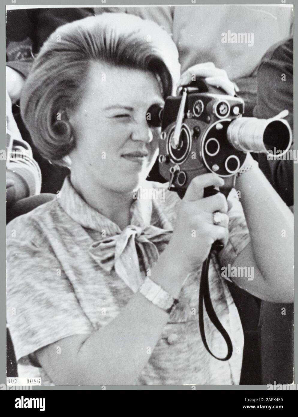 Princess Beatrix film durante le Olimpiadi di Tokyo Data: 1964 Località: Giappone, Tokyo Parole Chiave: Olimpiadi, macchine fotografiche, casa reale, principesse Nome personale: Beatrix, principessa Foto Stock