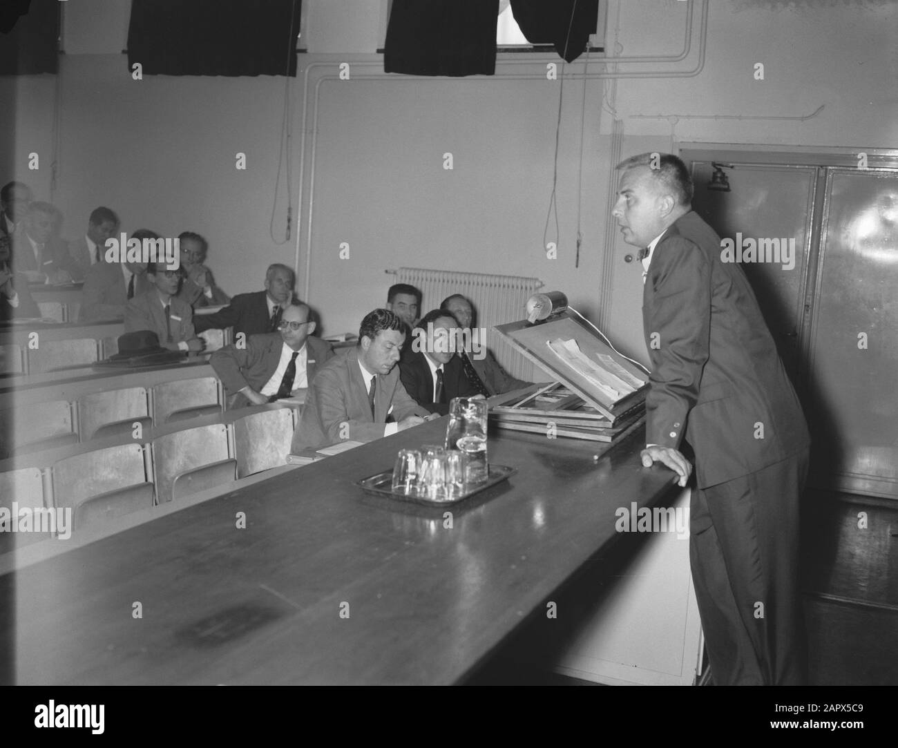 Professore K. R. Stehling (USA) laboratorio di ricerca navale. USA conferenze su spazio congresso Data: 27 agosto 1958 luogo: America Parole Chiave: Spazio congressi, conferenze Nome personale: Professor K. R. Stehling Foto Stock