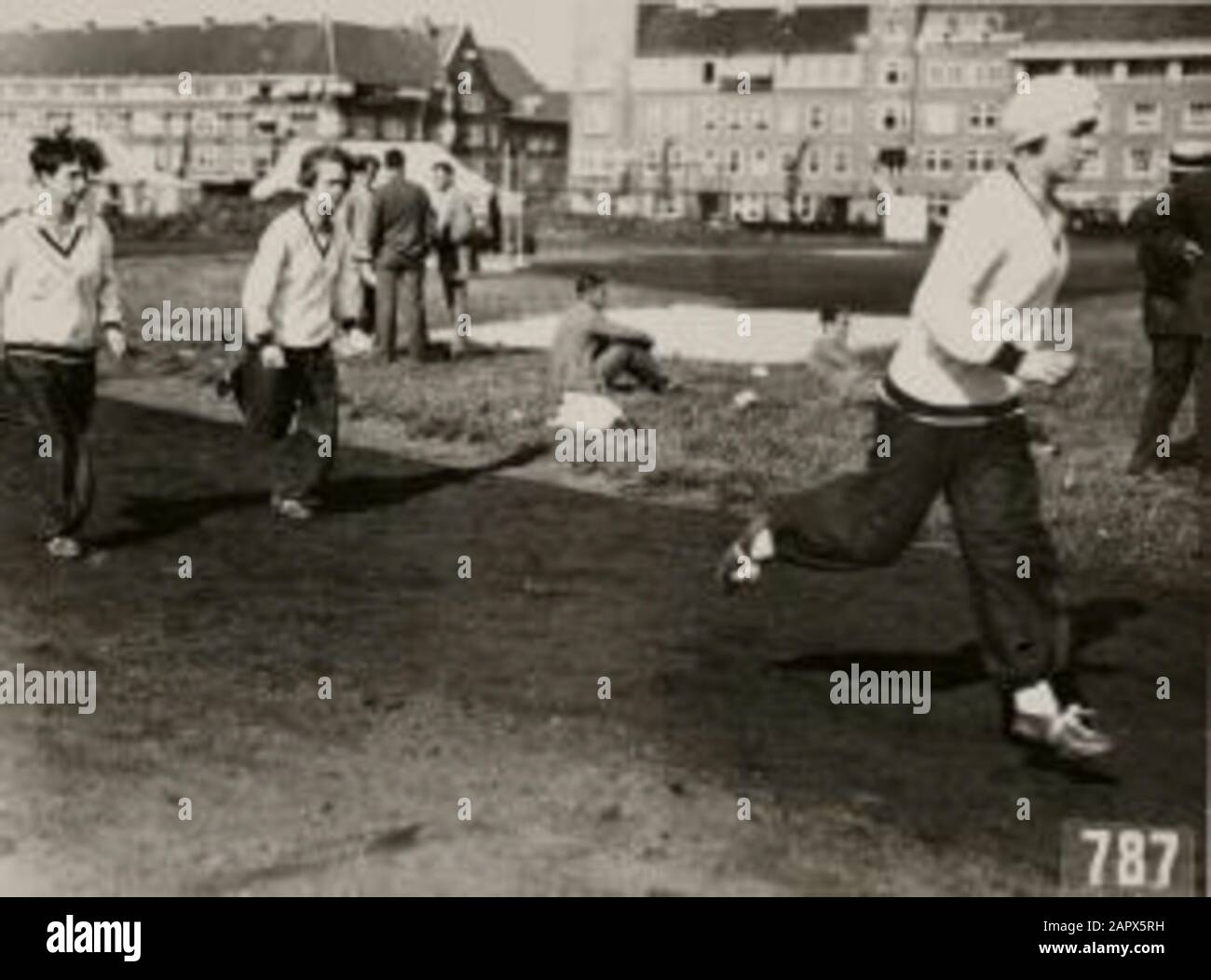 Sport. 1928 Olimpiadi Amsterdam, Paesi Bassi: Un certo numero di atleti durante l'allenamento di corsa. Foto Stock