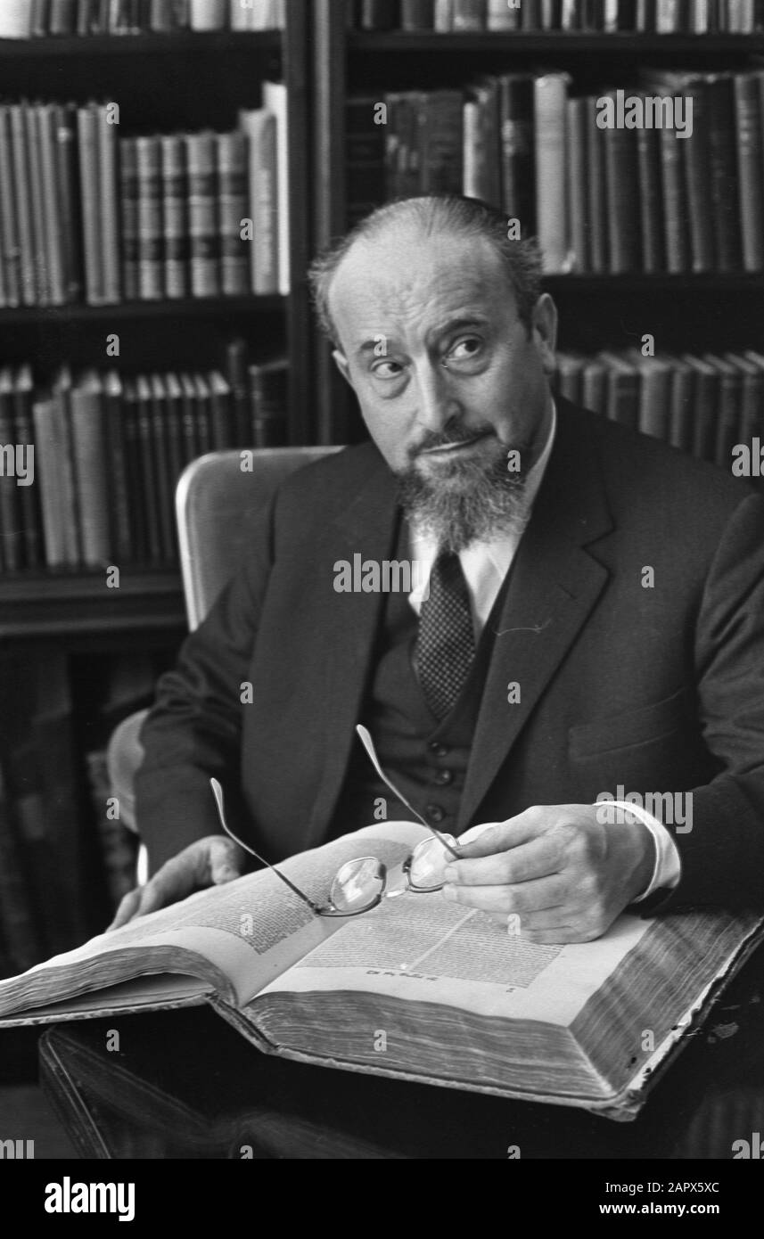 Rabbino capo Aron Schuster rabbini, religione ebraica, ritratti, Schuster, A. Data: 12 giugno 1967 Parole Chiave: Religione ebraica, ritratti, rabbi Nome personale: Schuster, A. Foto Stock