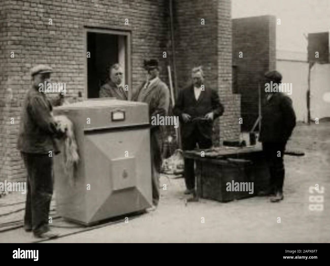 Sport. 1928 Olimpiadi Amsterdam, Paesi Bassi: Gasfitters lavora allo stadio olimpico. Foto Stock