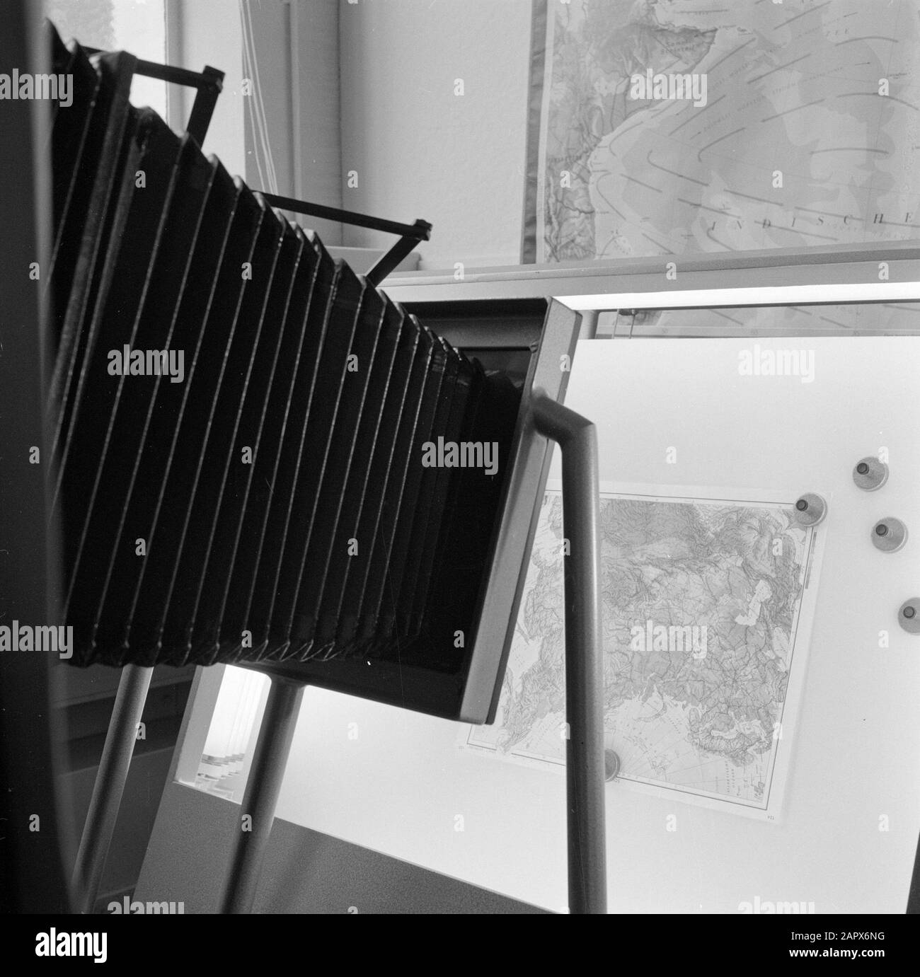 Reportage Publisher Wolters, Groningen Riproduzione camera Data: Agosto 1965 luogo: Groningen (città) Parole Chiave: Fotocamere, mappe, editori Nome dell'istituto: J B. Wolters Foto Stock