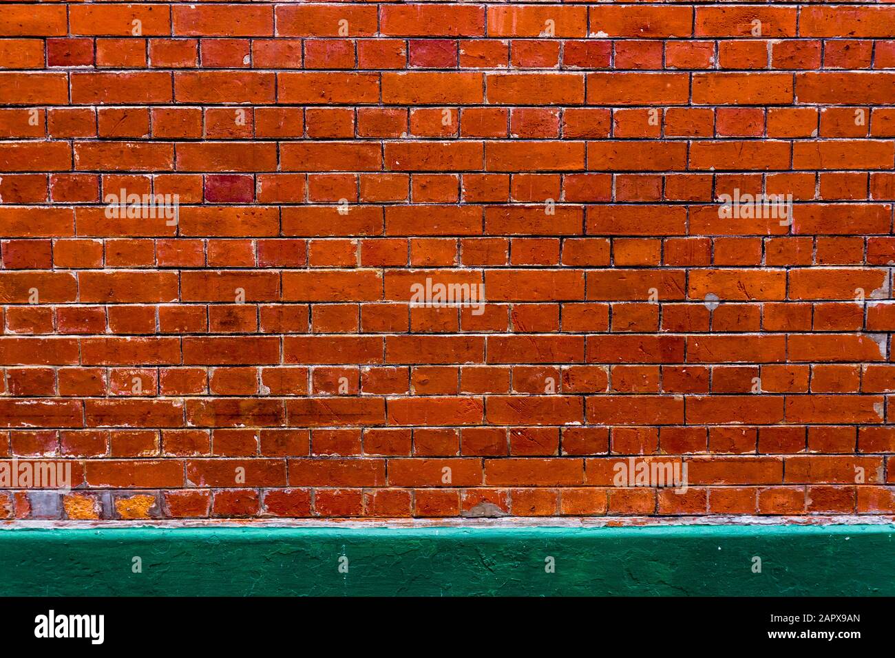 Muro Di Mattoni Marrone Astratto Con Parete Verde Come Sfondo O Trame Foto Stock