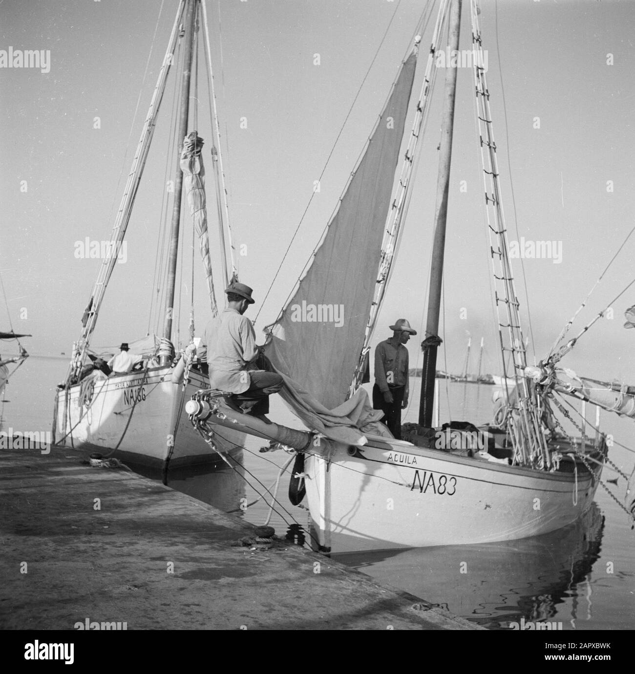 Viaggio in Suriname e le Antille Olandesi navi nel porto di Oranjestad su Aruba Data: 1947 Località: Aruba, Oranjestad Parole Chiave: Porti, popolazione indigena, navi Foto Stock
