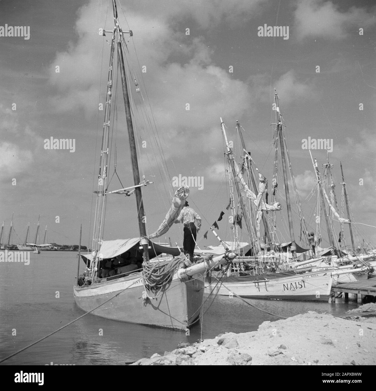 Viaggio in Suriname e le Antille Olandesi navi nel porto di Oranjestad su Aruba Data: 1947 Località: Aruba, Oranjestad Parole Chiave: Porti, navi Nome personale: Baia dei cavalli Foto Stock