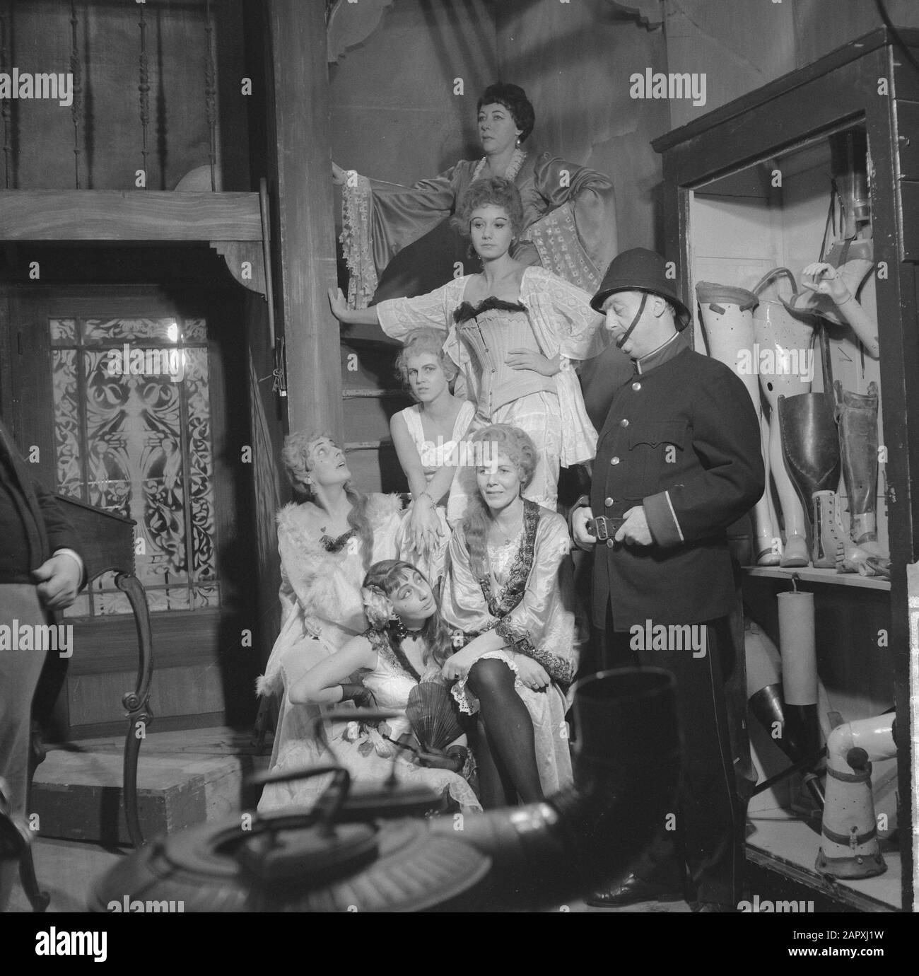 Televisione Pezzo Tre penny opera, de lichtekooien sotto arresto Data: 3 novembre 1960 Parole Chiave: Televisione Pezzi Foto Stock