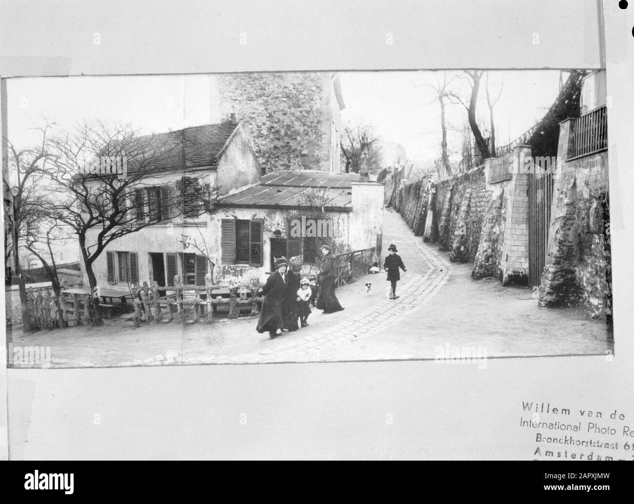 Immagini di strada, quartieri, povertà, popolazione Data: 1900 Località: Francia, Parigi Parole Chiave: Povertà, popolazione, quartieri, immagini di strada Foto Stock