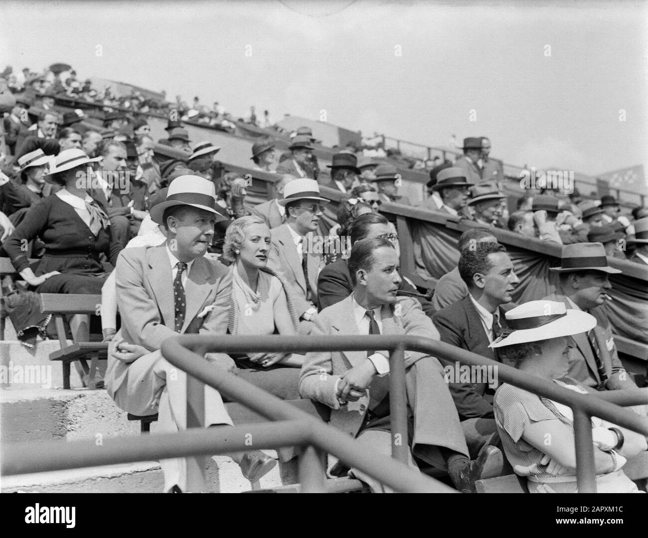 Reportage Paris Tennis Match Francia-Inghilterra al Roland Garros, Data pubblica: Maggio 1936 Località: Parigi Parole Chiave: Pubblico, tennis, stand Nome istituto: Roland Garros Foto Stock