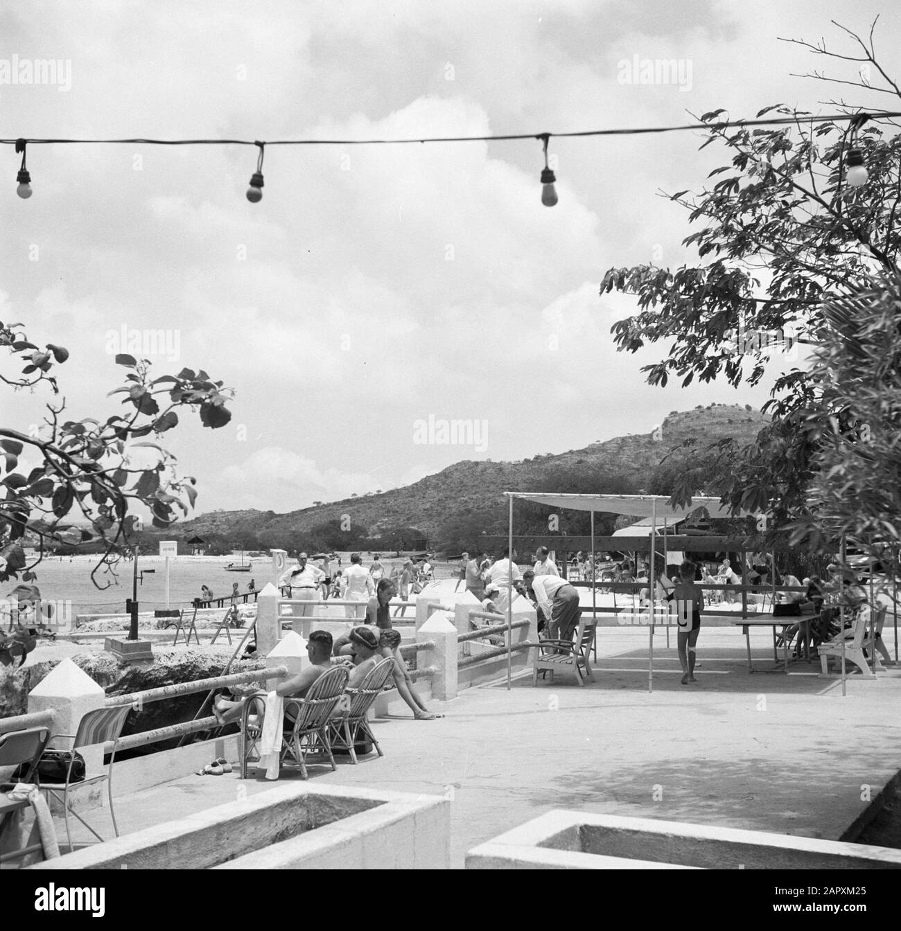 Viaggio in Suriname e Antille Olandesi Terrazza al Piscaderabaai il Curaçao Data: 1947 Località: Curaçao Parole Chiave: Terrazze Foto Stock