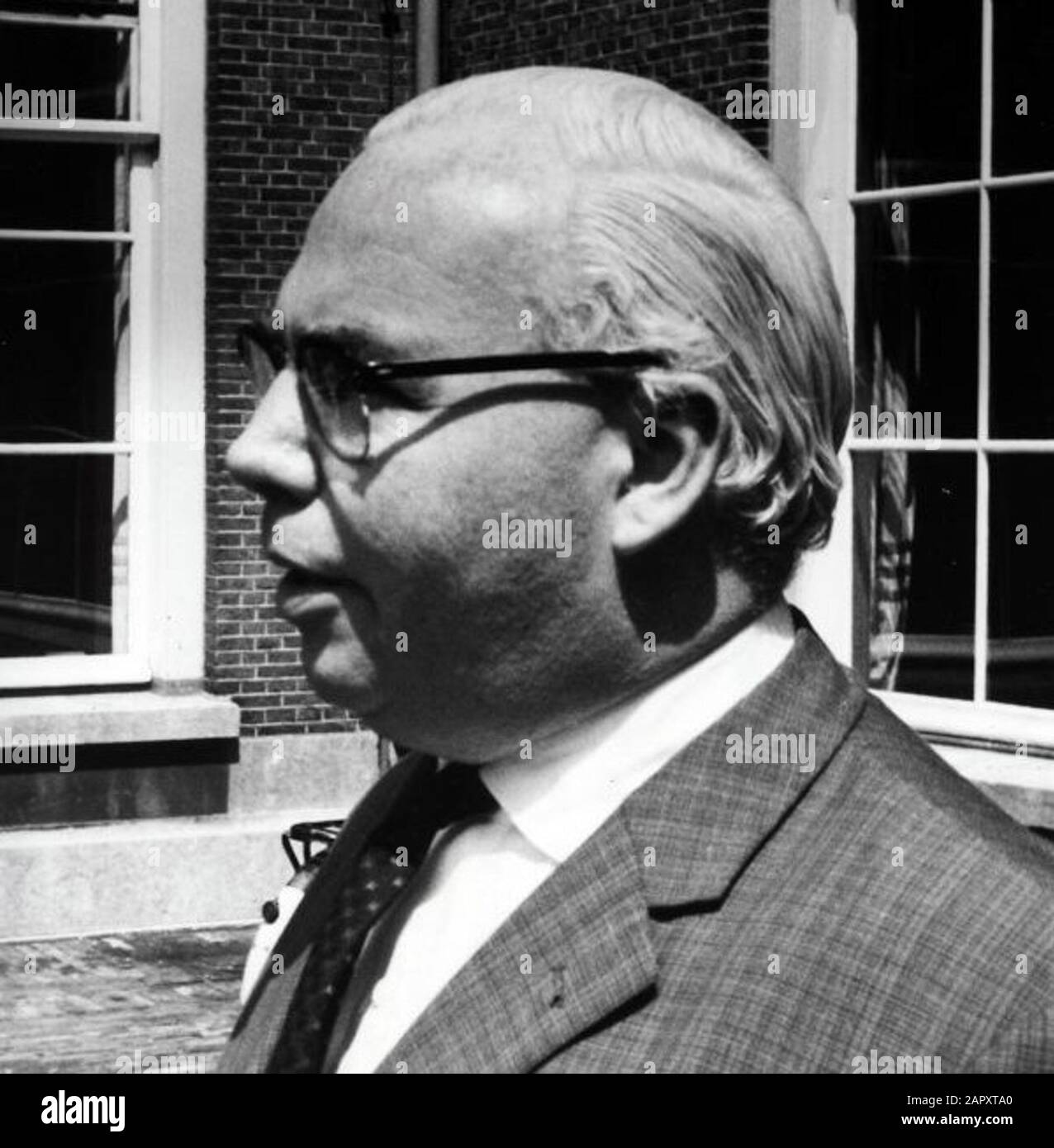 Ministro della Soc. Aziende e Sanità pubblica, G.M.J. Veldkamp (KVP). L'Aia, Paesi Bassi, 12 Giugno 1963. Foto Stock