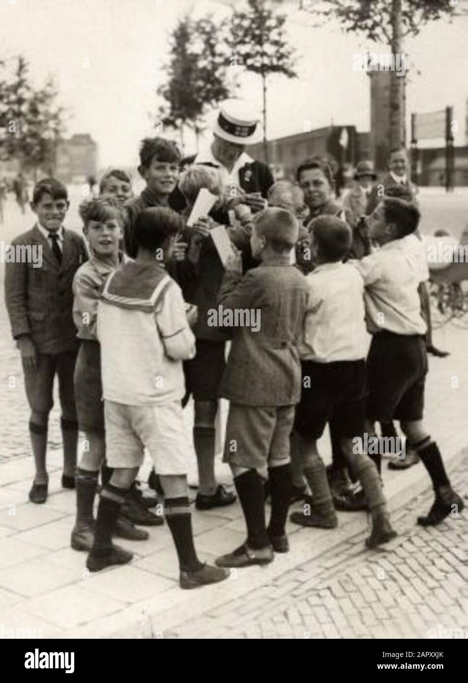 Sport. 1928 Olimpiadi di Amsterdam Olimpiadi, un atleta svedese che distribuisce firme. Foto Stock