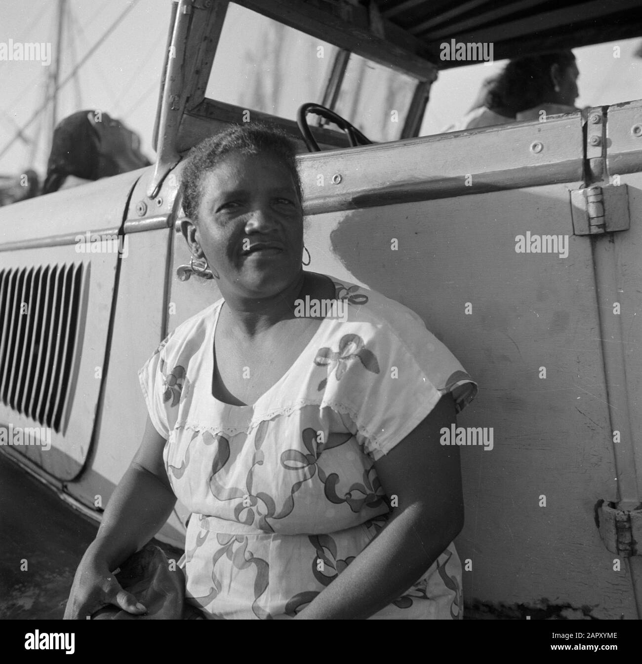Viaggio in Suriname e Antille Olandesi Donna al mercato nel porto di Oranjestad su Aruba Data: 1947 Località: Aruba, Oranjestad Parole Chiave: Porti, popolazione indigena, mercati, donne Foto Stock