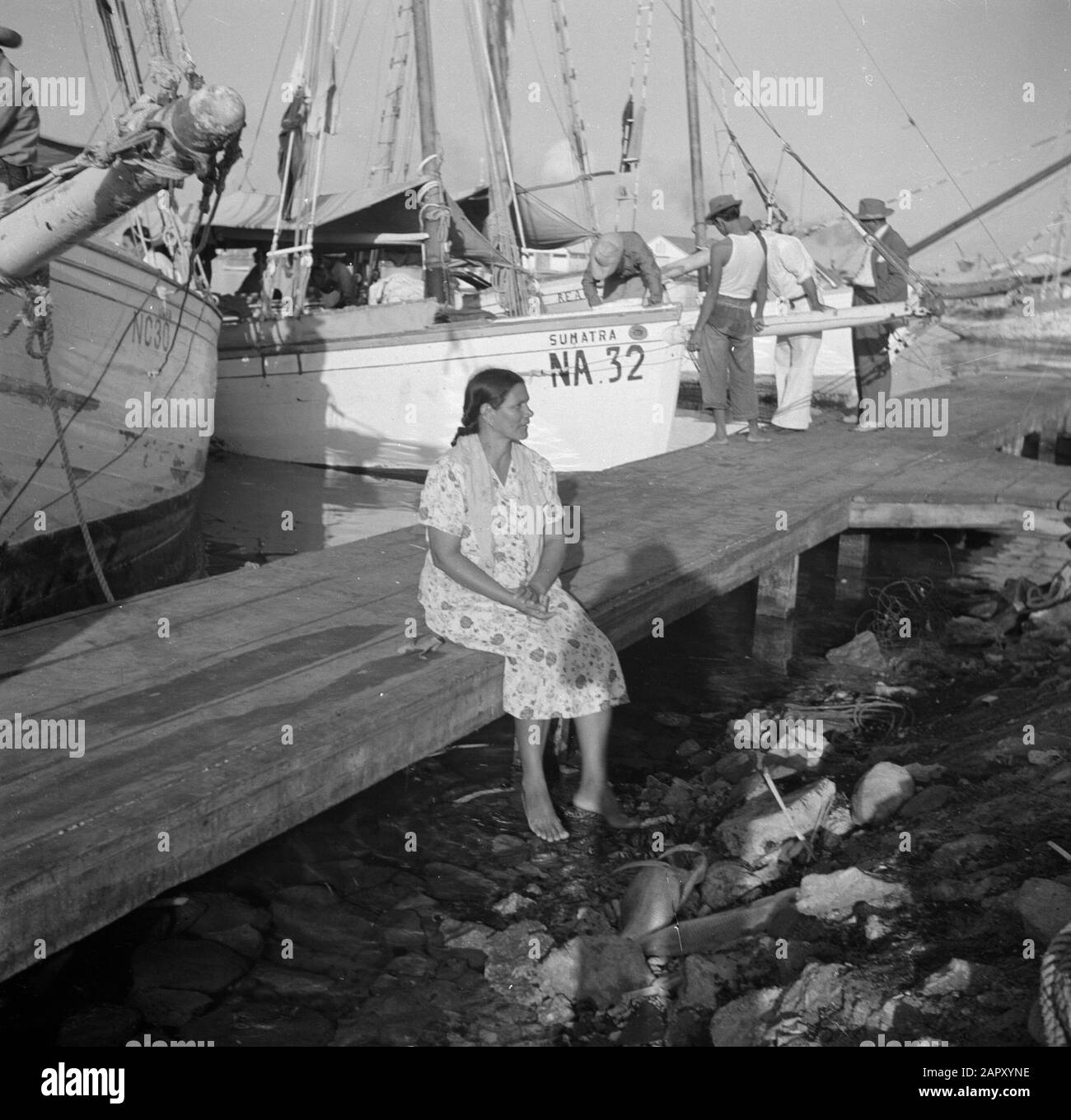 Viaggio in Suriname e Antille Olandesi Donna al mercato nel porto di Oranjestad su Aruba Data: 1947 Località: Aruba, Oranjestad Parole Chiave: Popolazione indigena, mercati, donne Foto Stock