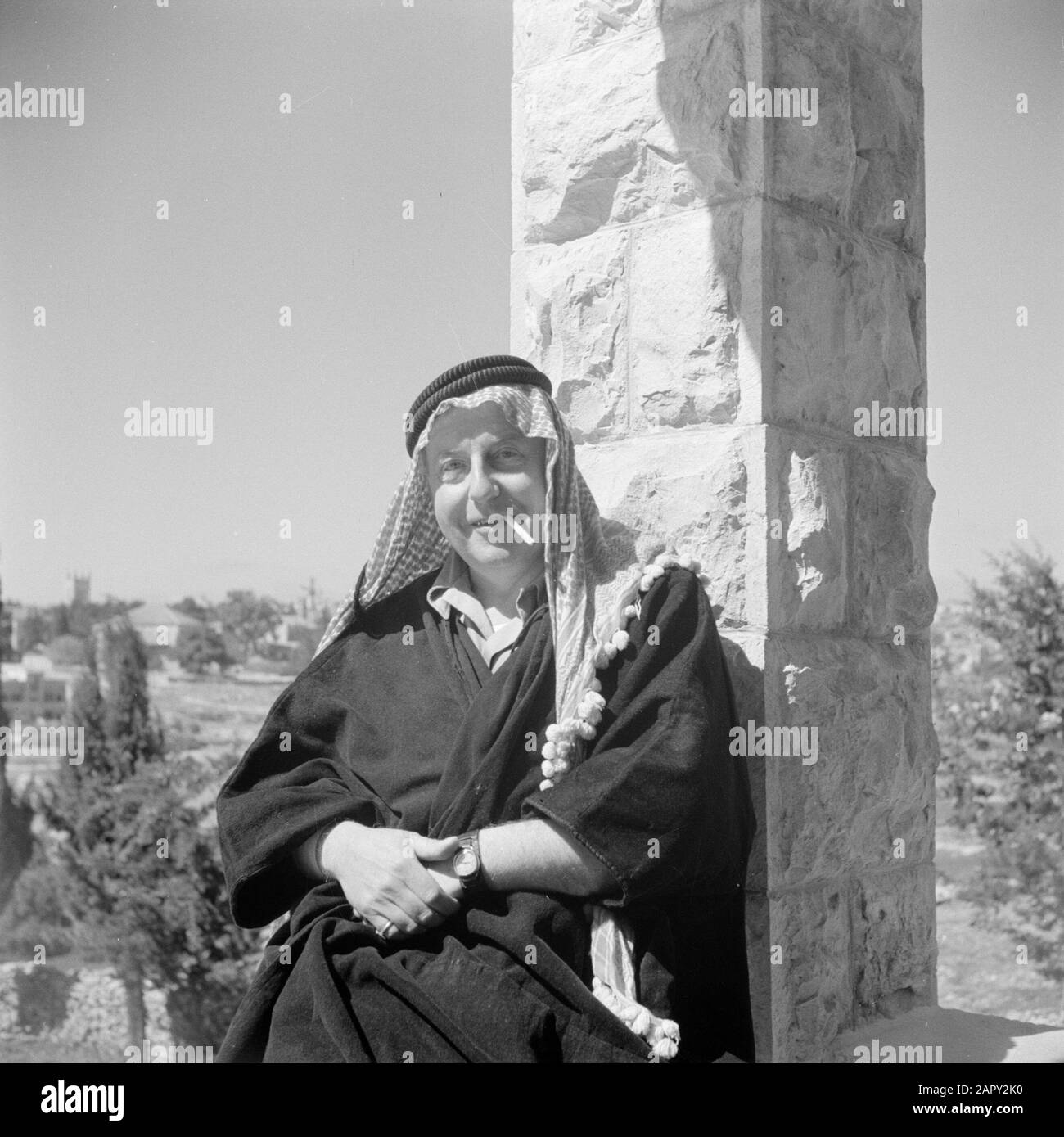 Medio Oriente 1950-1955: Giordania Autoritratto di Guglielmo del Poll vestito da beduino Data: 1950 luogo: Palestina, Gerusalemme, Giordania Parole Chiave: Ritratti Nome personale: Sondaggio, Guglielmo del Foto Stock