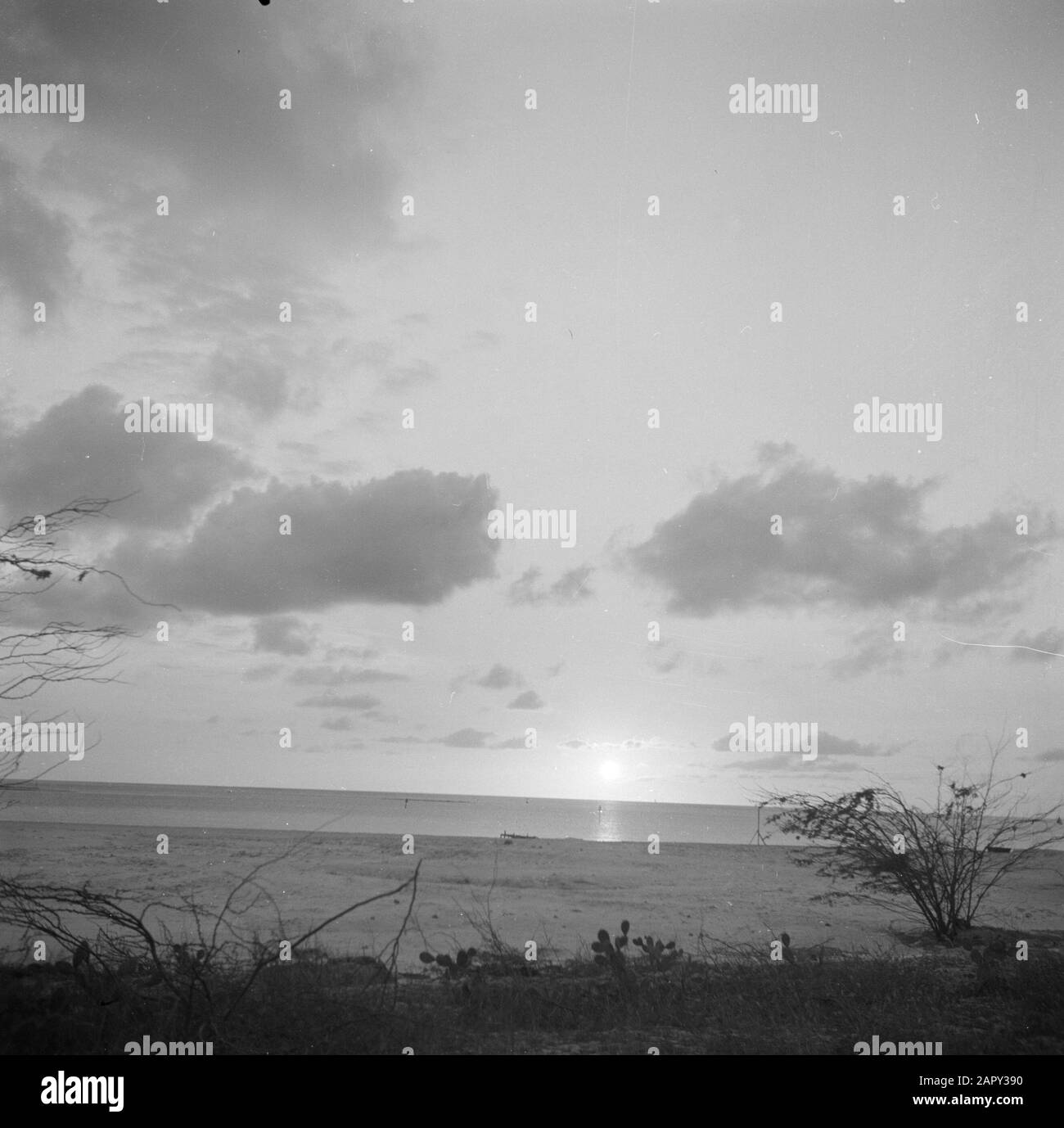 Viaggio in Suriname e Antille Olandesi Tramonto ad Aruba Data: 1947 Località: Aruba Parole Chiave: Spiagge, tramonto Foto Stock