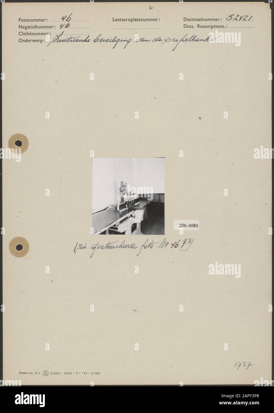 Sicurezza svizzera del profilo banca sicurezza svizzera del profilo banca Annotazione: Vedi 1755 t/m 1778 Data: Parole Chiave non coordinate: Sicurezza, macchinari per la lavorazione del legno, industria del legno, banche del profilo Foto Stock