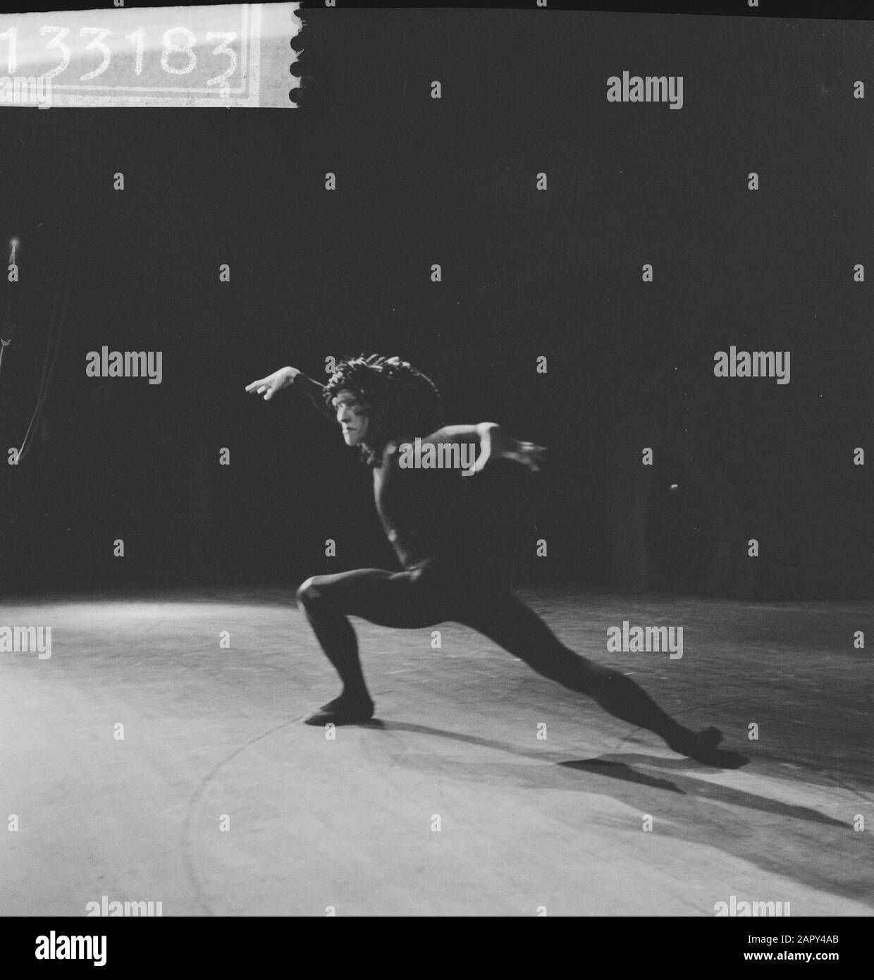 Prima del Balletto Nazionale a Stadschouwburg. Scene di danza. Balletto; Jungle' di Rudi van Dantzig Data: 20 Dicembre 1961 luogo: Amsterdam Parole Chiave: Balletto, ballerini Foto Stock
