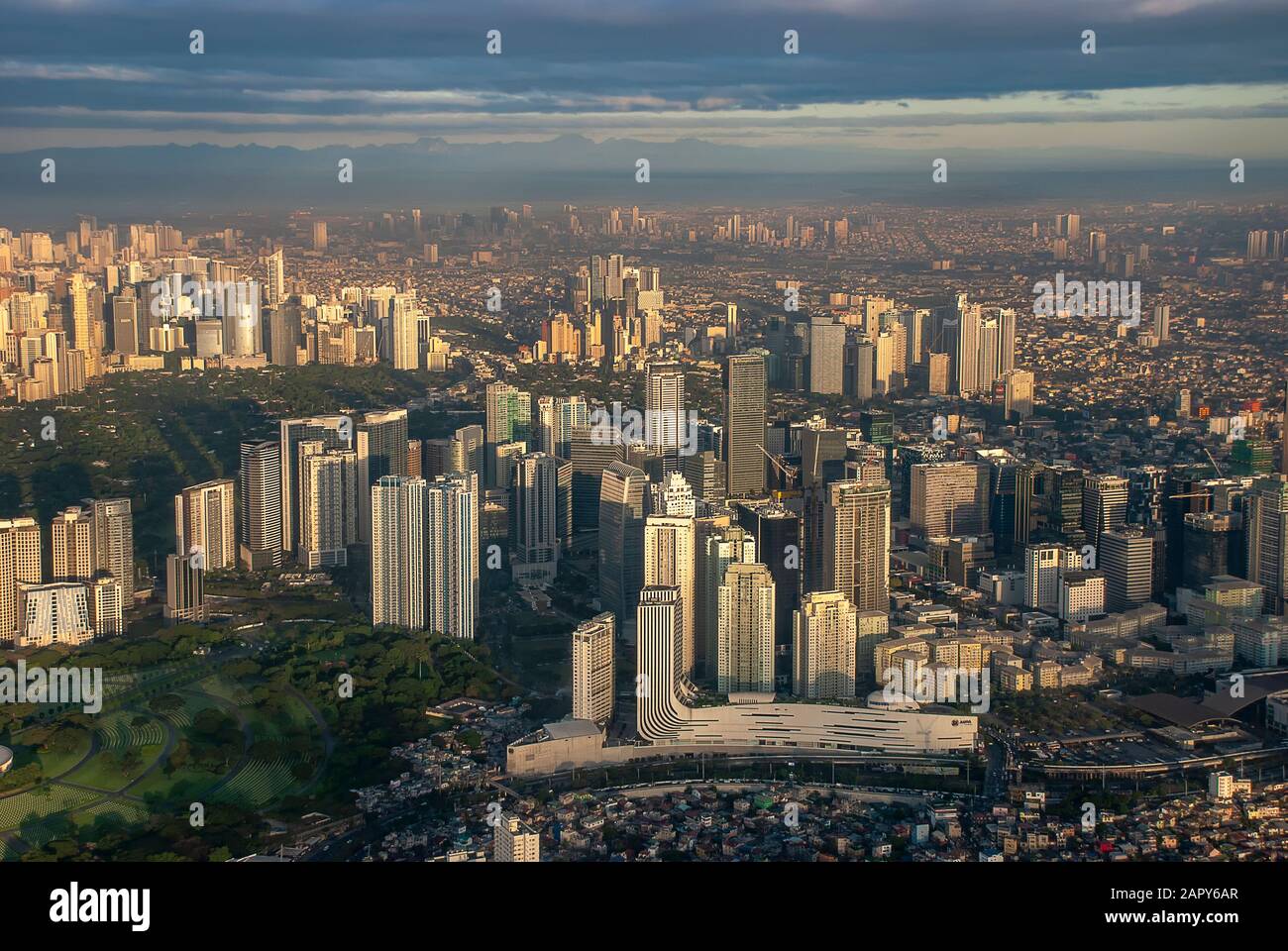 La città di Manila nelle Filippine subito dopo la pausa di un giorno Foto Stock