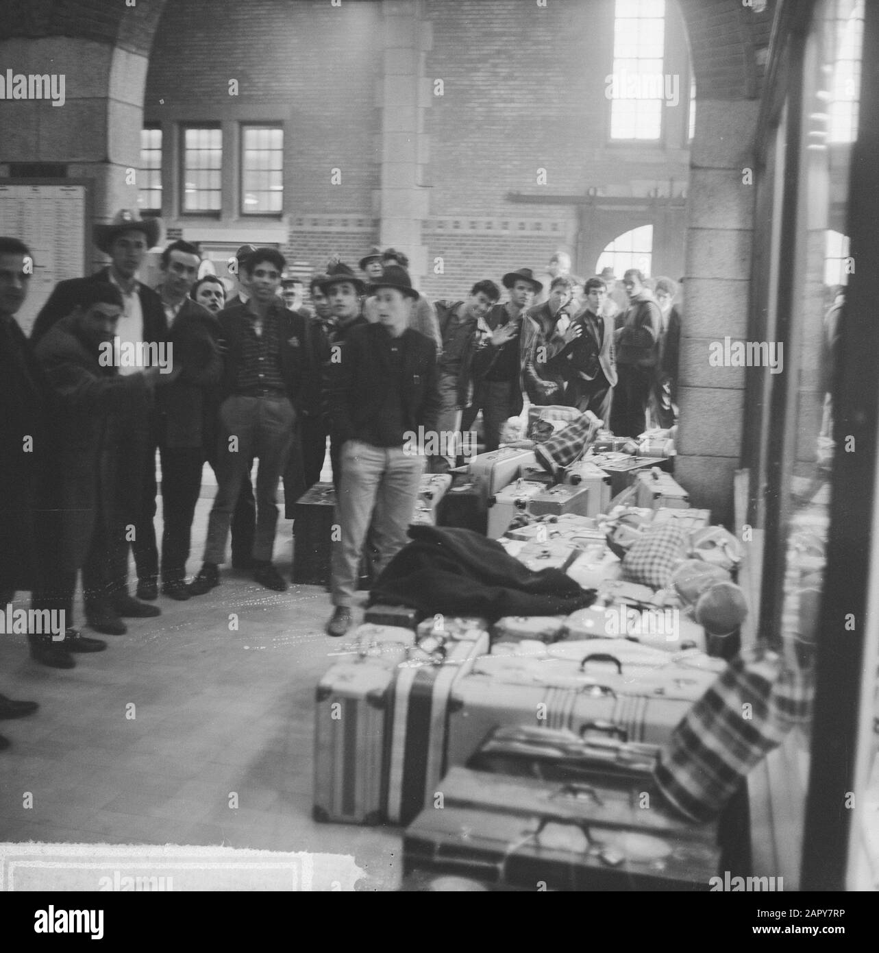 I lavoratori spagnoli tornarono in Spagna. Spagnolo Data: 10 Aprile 1963 Località: Spagna Parole Chiave: Operai Foto Stock