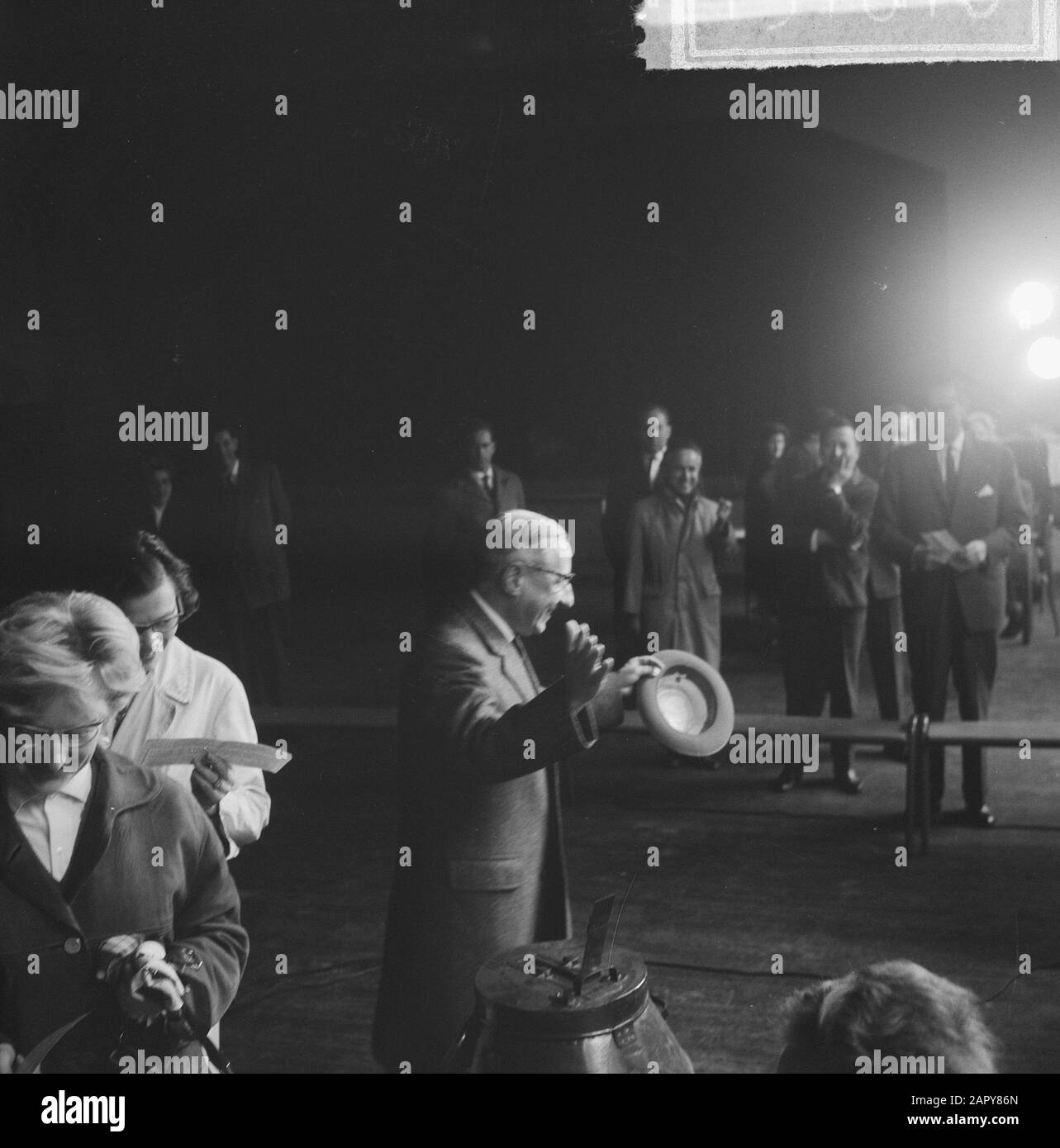 Paesi Bassi alle urne. Prof. De Quay Voti Data: 15 maggio 1963 Parole Chiave: Professori, LIBRI VOCALI Nome personale: Quay, Jan de Foto Stock