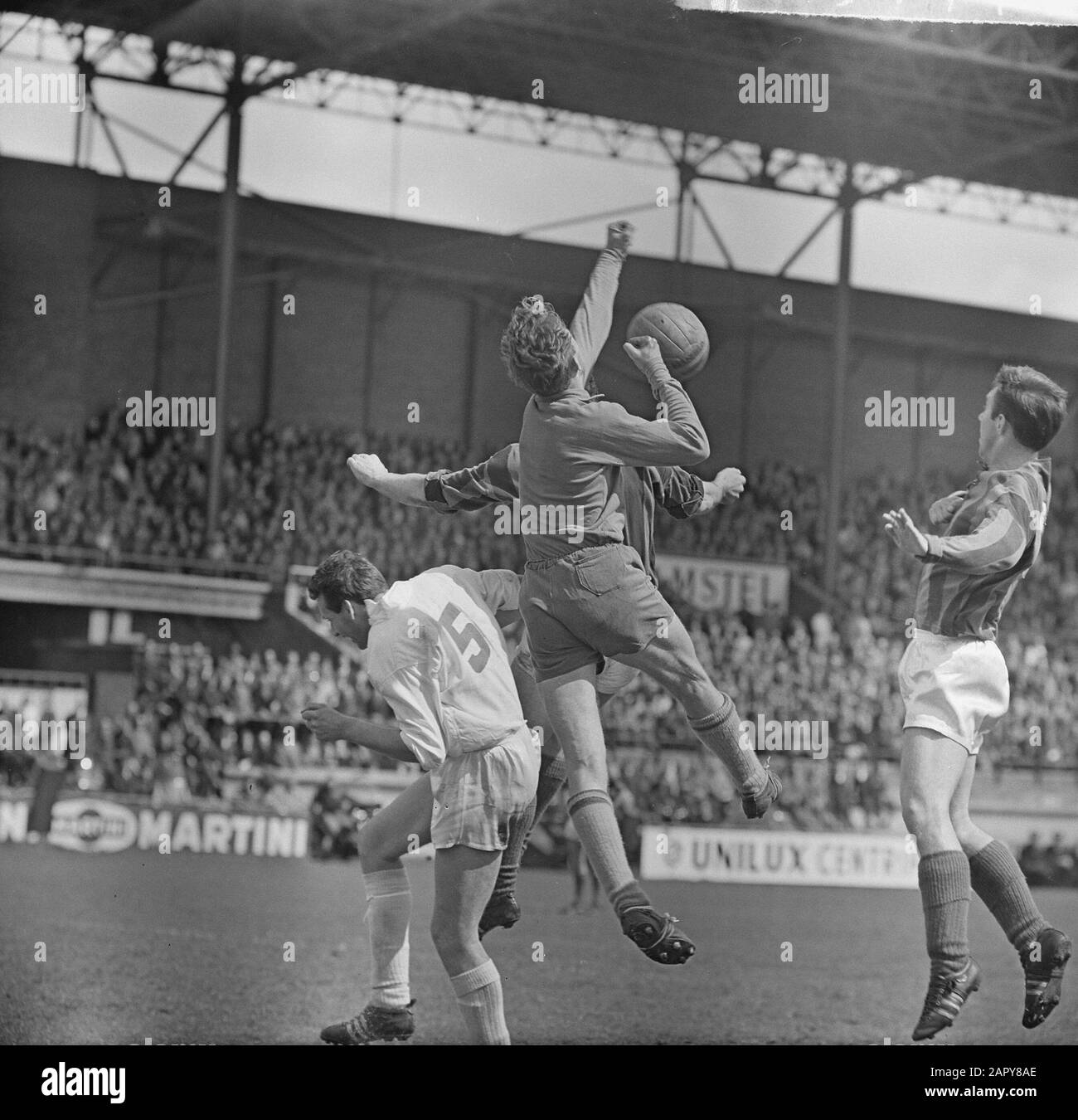 DWS vs Go-Ahead 2-1.Playmoment Data: 19 maggio 1963 Parole Chiave: Giocare momenti, sport, calcio Persona Nome: Go-Ahead Foto Stock