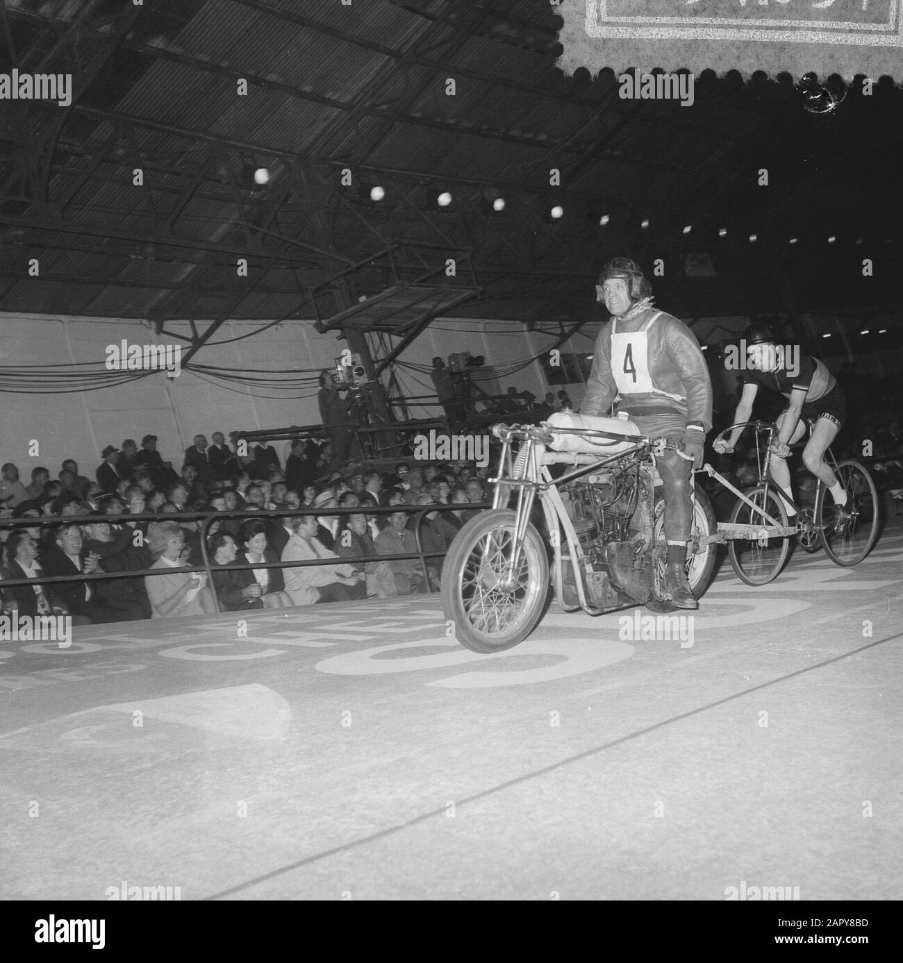 Campionati Del Mondo A Recourt. I professionisti finali stayers. Cheers (Belgio) in azione durante il concorso Data: 7 agosto 1963 Parole Chiave: ACTIES, STAYERS, finali, pro, concorsi Foto Stock