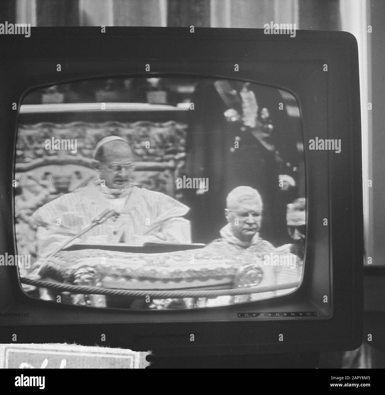 Papa Paolo aprì il Concilio dalla televisione a San Pietro a Roma Data: 29 settembre 1963 Località: Italia, Roma Nome personale: Papa Paolo Foto Stock