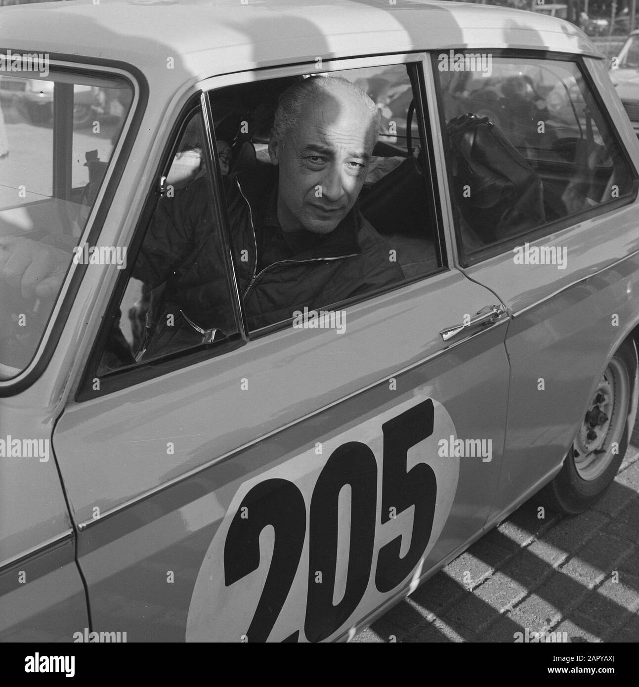 Rally De Monte Carlo, M. Gatsonides Data: 19 Gennaio 1964 Parole Chiave: Rallys Nome Utente: Gatsonides, M. Nome Istituzione: Rally Monte Carlo Foto Stock
