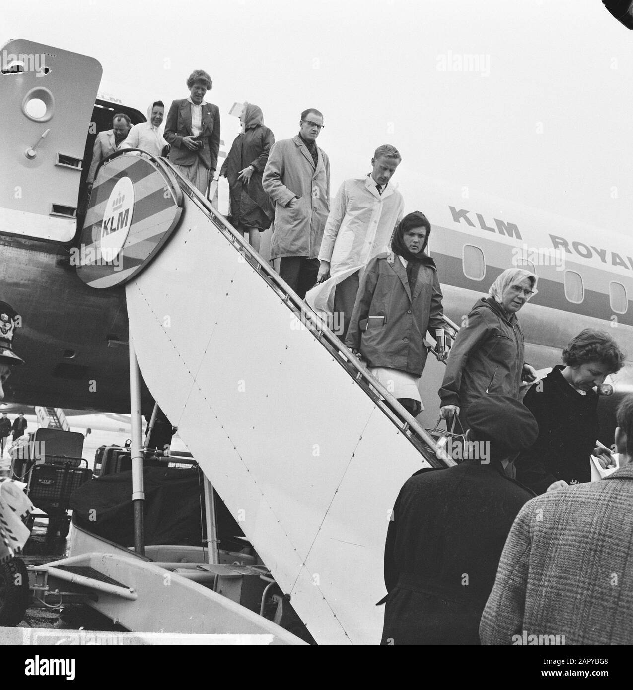 Escursionisti olandesi da quattro giorni in Israele indietro Data: 24 marzo 1964 Località: Noord-Holland, Schiphol Parole Chiave: Escursionisti Foto Stock