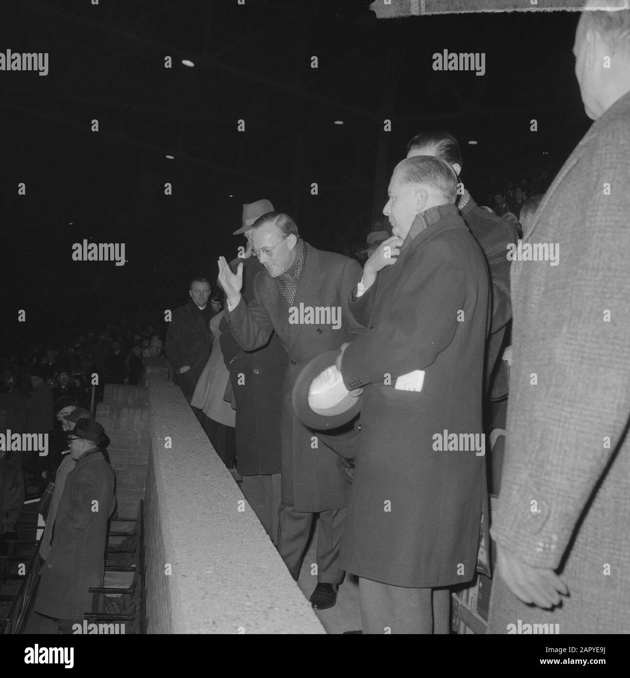DWS contro Vasas 1-1, negli stand Prince Bernhard Data: 24 febbraio 1965 Parole Chiave: Sport, stand, calcio Nome personale: Bernhard, Prince Nome istituzione: Vasa-Györ Foto Stock