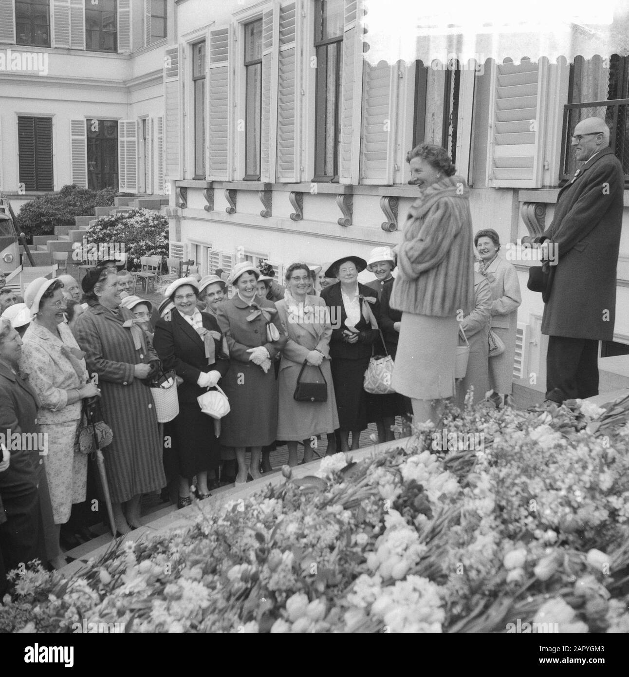 La regina Juliana ha 50 anni. Sua Maestà è onorata da Signore nato lo stesso giorno Data: 30 aprile 1959 luogo: Soestdijk, Utrecht (provincia) Parole Chiave: Compleanni Nome personale: Juliana (Regina Olanda) Foto Stock
