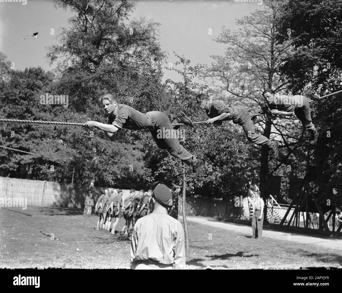 Fiera Dell'Esercito Utrecht. Stormtroep su una stringa Data: 14 maggio 1948 Località: Utrecht Parole Chiave: Mostre dell'esercito Foto Stock