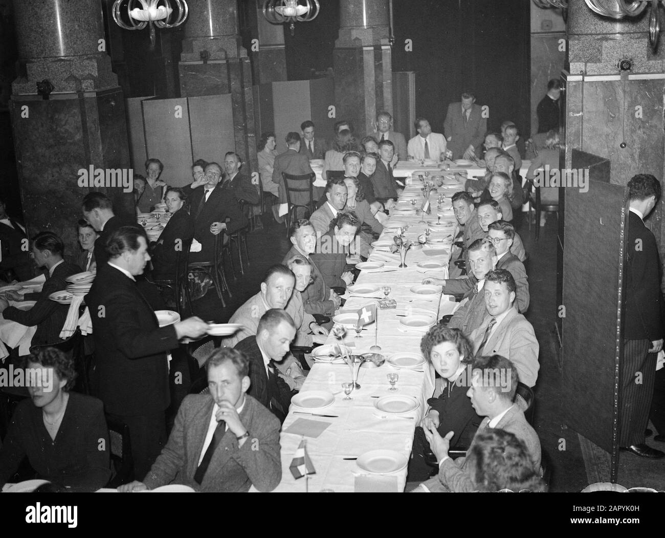 Pallamano, cene Data: 29 Marzo 1948 Parole Chiave: Pallamano, commensali Foto Stock