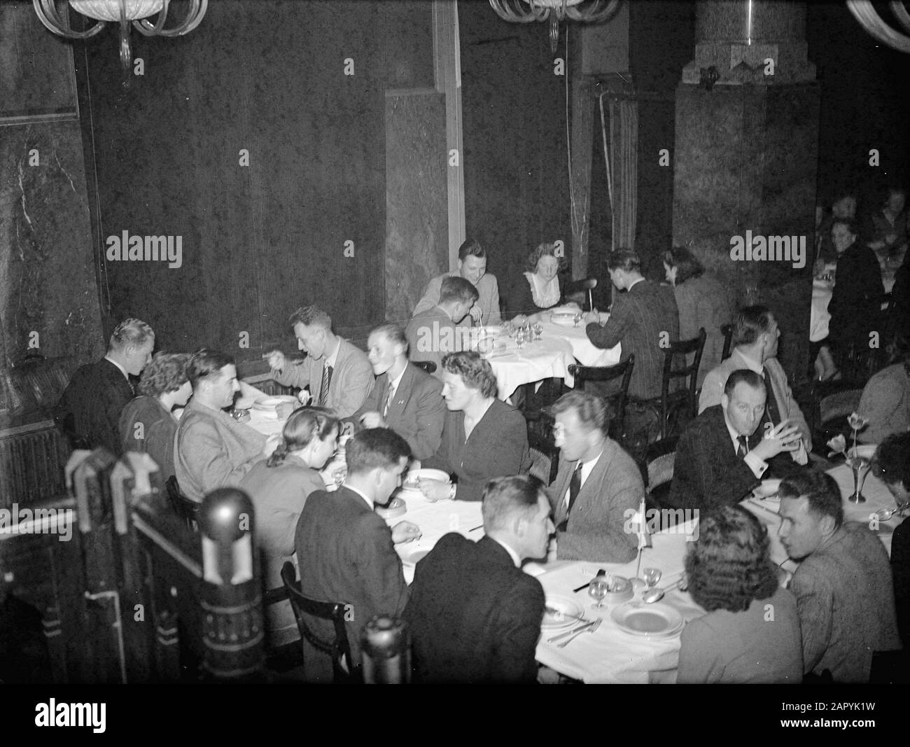 Pallamano, cene Data: 29 Marzo 1948 Parole Chiave: Pallamano, commensali Foto Stock