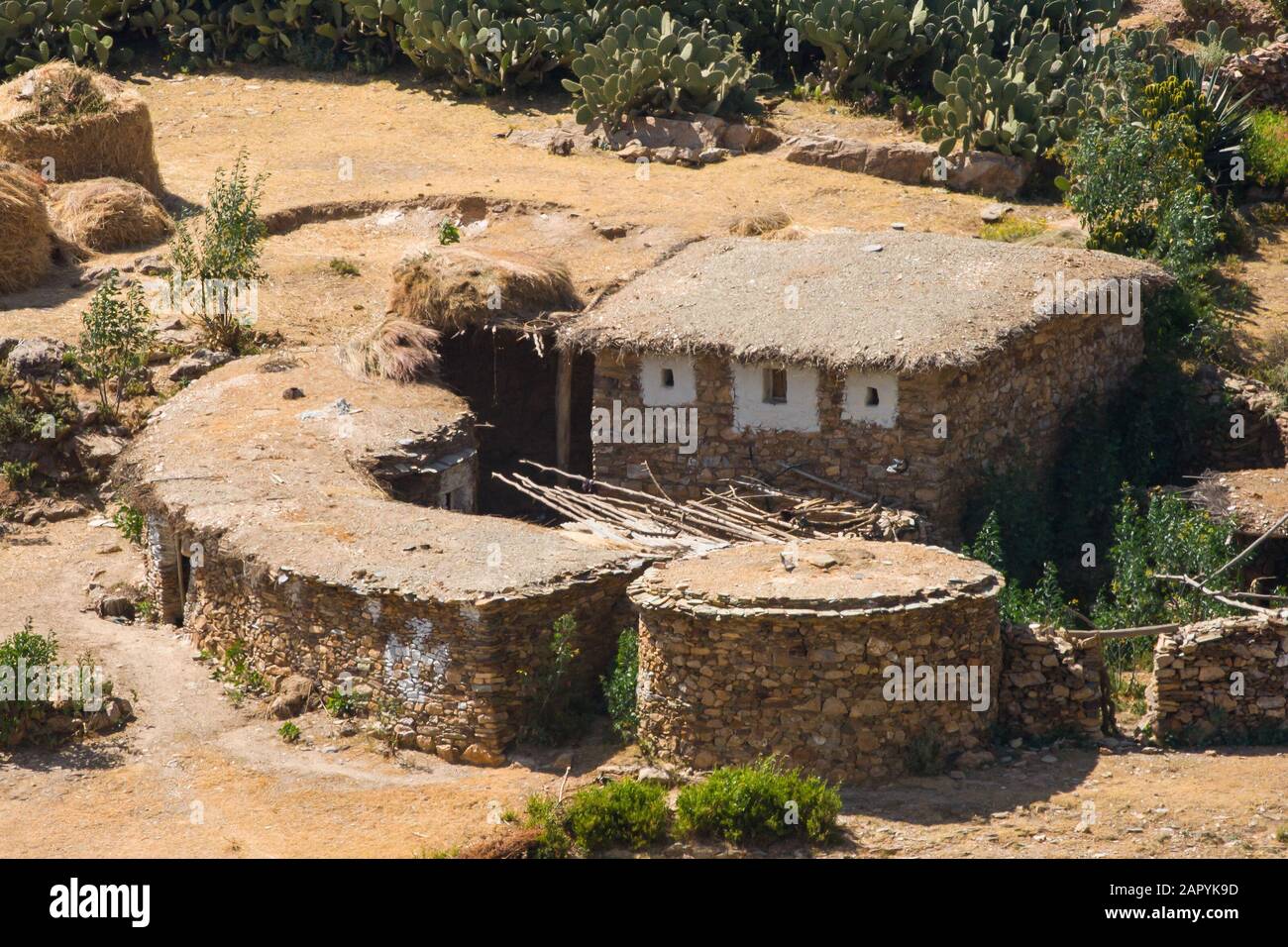 Vista elevata del villaggio di Teka Tesfay, della regione di Tigray, dell'Etiopia. Foto Stock