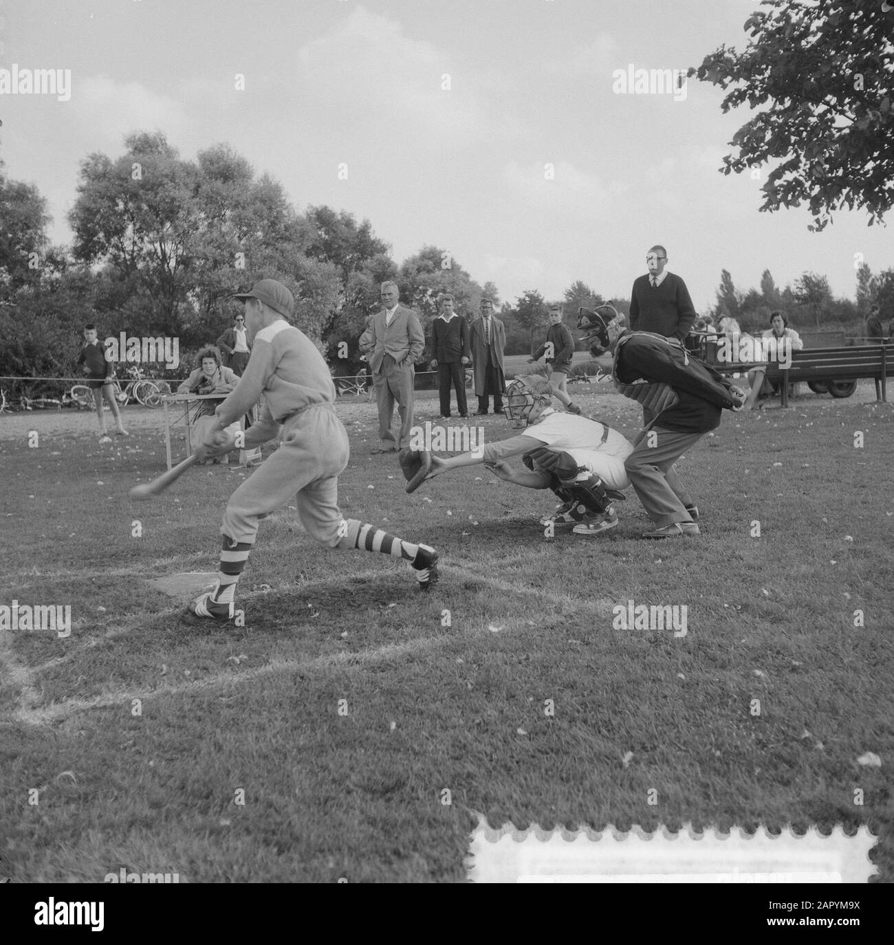 Street Monkey League In Flevopark Data: 17 Settembre 1960 Parole Chiave: Street Ball Concorsi Nome Personalità: Flevopark Foto Stock