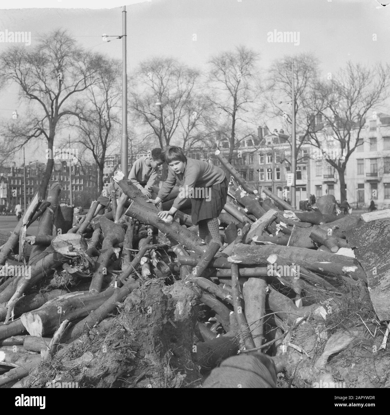 Giochi Di Gioventù Su Frederiksplein Data: 6 Aprile 1961 Parole Chiave: Gioventù Foto Stock Giochi Di Gioventù Su Frederiksplein Data: 6 Aprile 1961 Parole Chiave: Gioventù Foto Stock