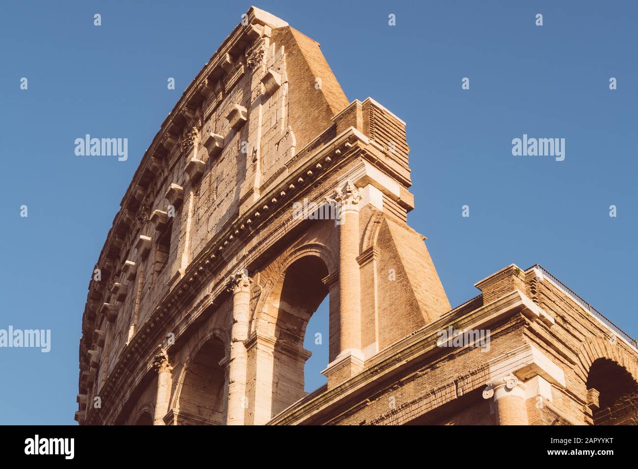 Roma, Italia - 23 Dicembre 2019: Il Colosseo Di Roma. Foto Stock