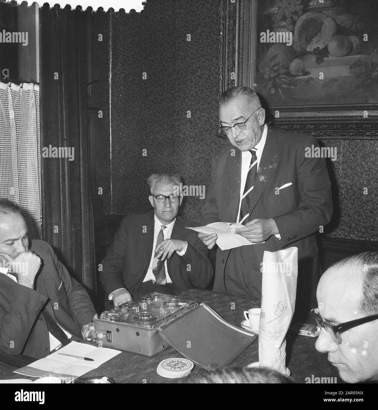 Nuovo chiosco ad Amsterdam per il Museo Stedelijk. Esterno Chiosco Data: 7 Febbraio 1962 Posizione: Amsterdam, Noord-Holland Parole Chiave: Musei, Esterni Foto Stock
