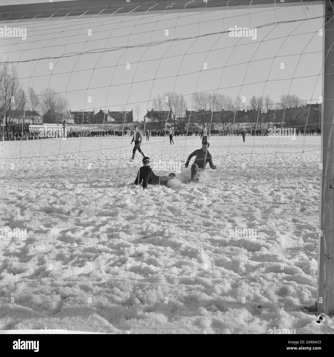 Watergraafsmeer versus Volewijck. Data Del Momento del gioco: 27 Gennaio 1963 Parole Chiave: Sport, football Nome dell'istituzione: Volewijckers Foto Stock