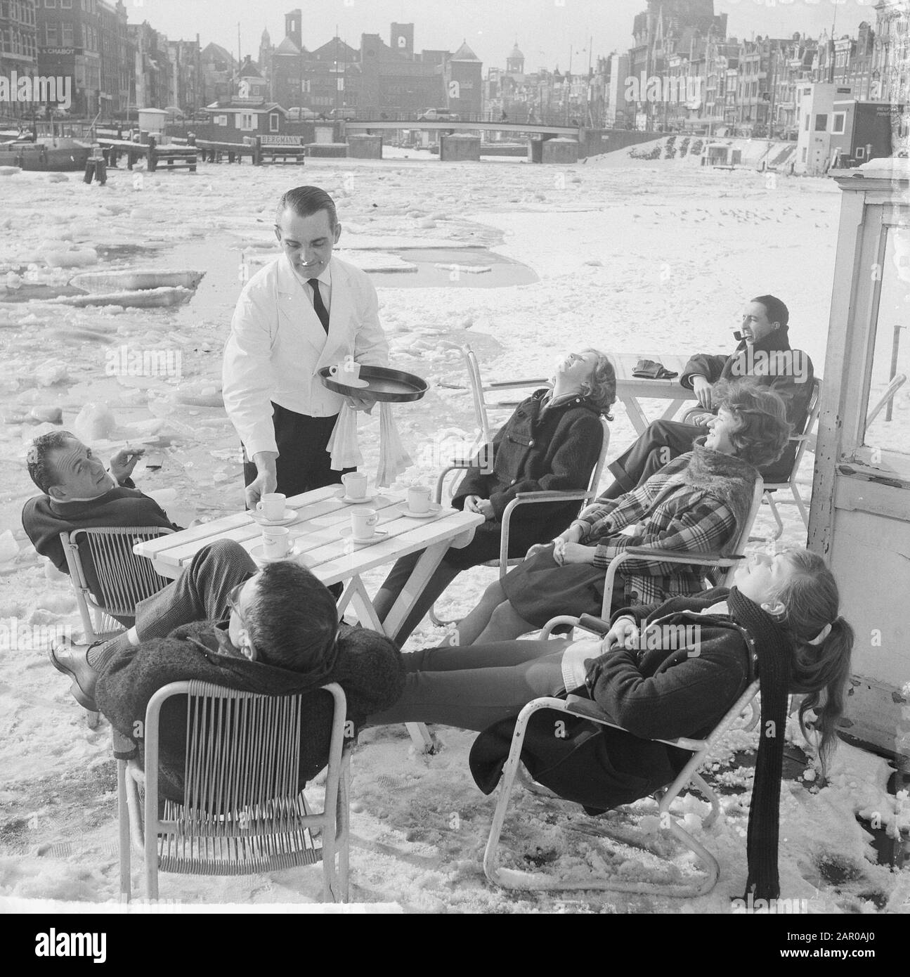 I primi sombaders scoperti ad Amsterdam Data: 21 Febbraio 1963 Località: Amsterdam, Noord-Holland Foto Stock