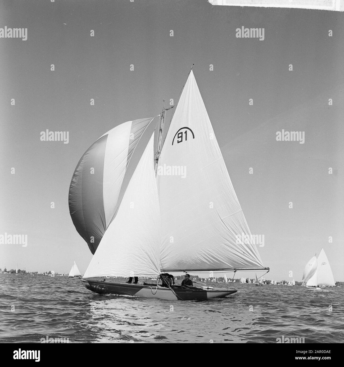 Kaagweek 1963. Il Regenbogen andare per il vento Data: 21 Luglio 1963 Parole Chiave: Sport, vela Foto Stock