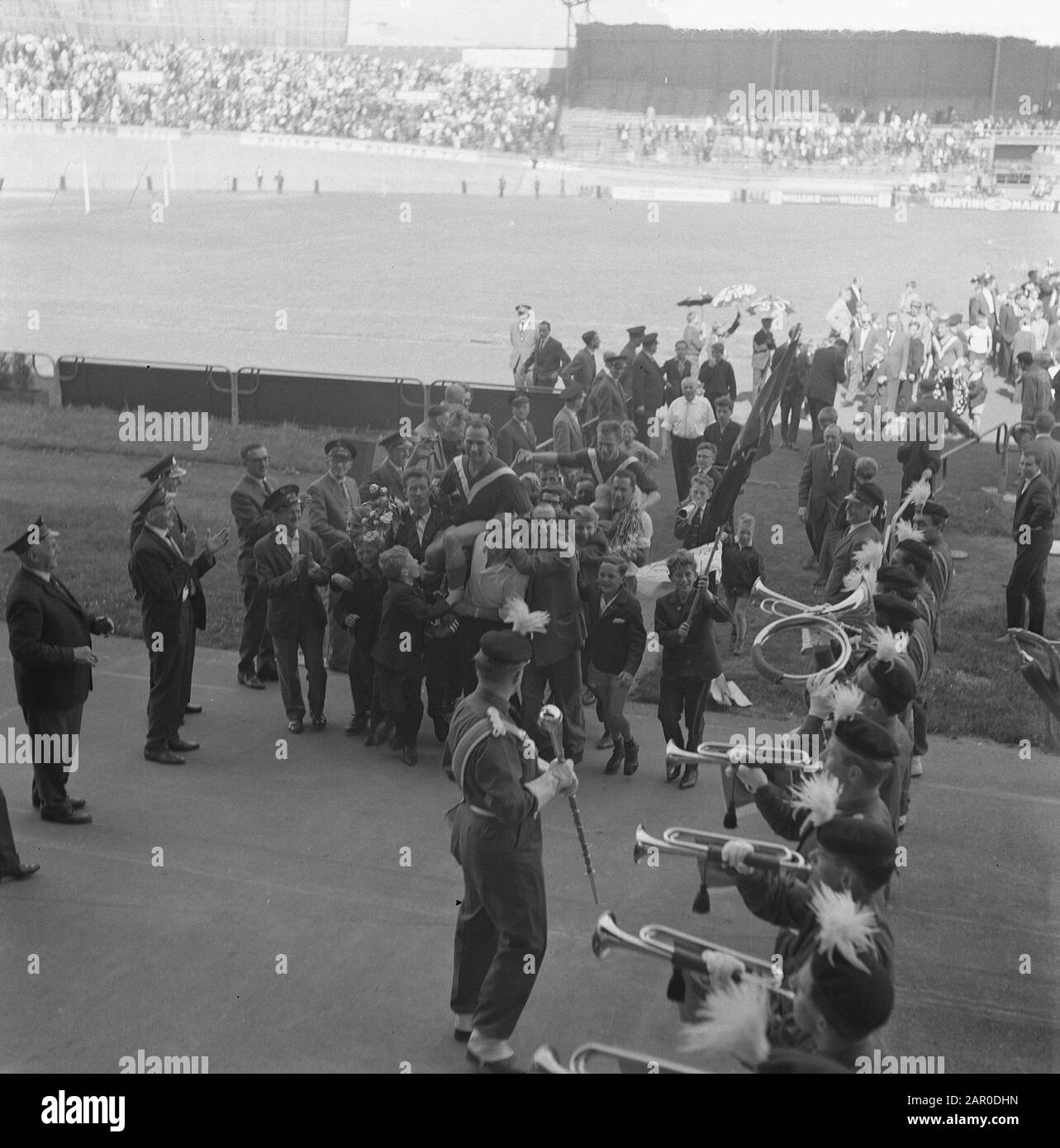 DWS in Eredivisie per vittoria su RBC di 5-0. Premio DWS giocatori Data: 3 giugno 1963 posizione: Amsterdam Parole Chiave: Tributi, sport, calcio Foto Stock